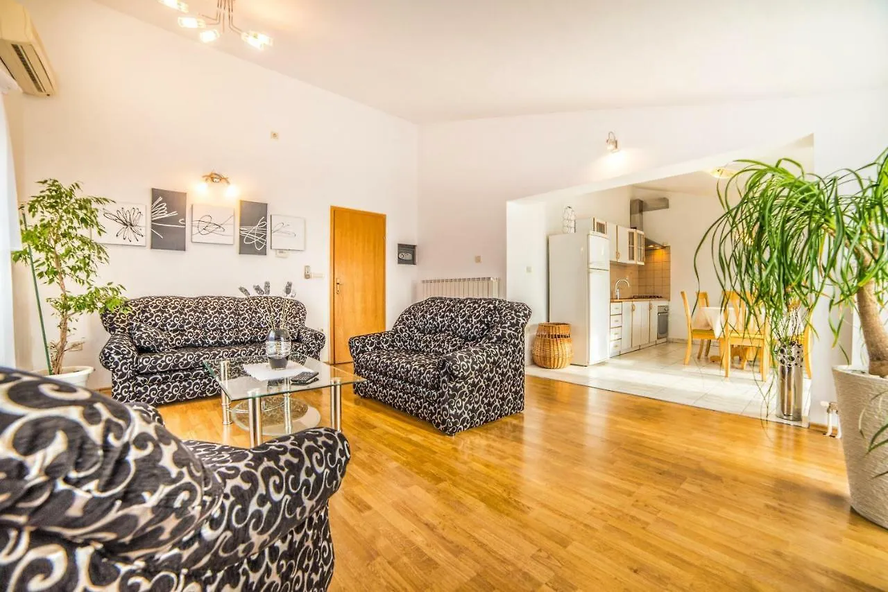 Ahel Apartment Jadranovo